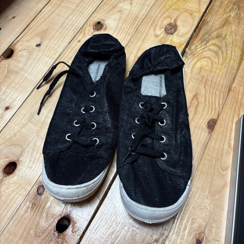 Women’s size 8 shoes
